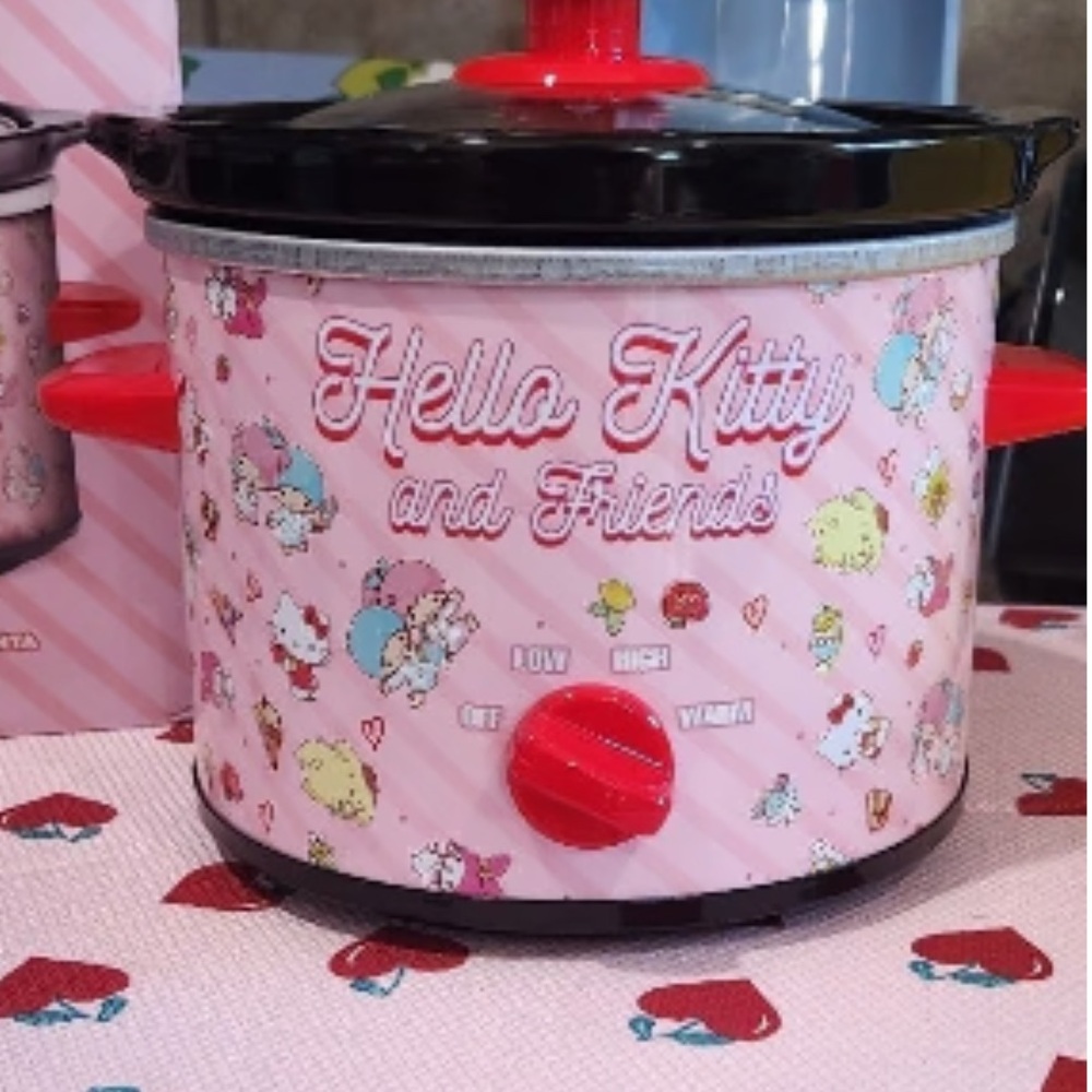 Hello Kitty Pink Slow Cooker. NIB